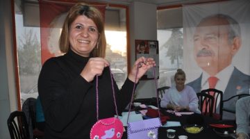 CHP’li kadınlar çocuklar için çanta dikiyor